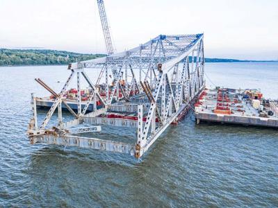 Tappan Zee Bridge loaded onto barge